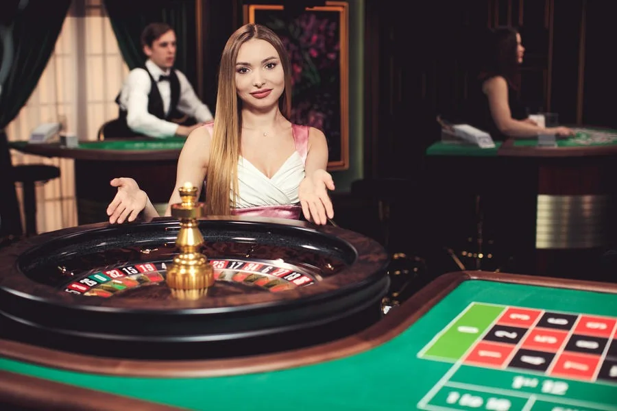 Meja roulette live dengan tampilan roda dan area permainan